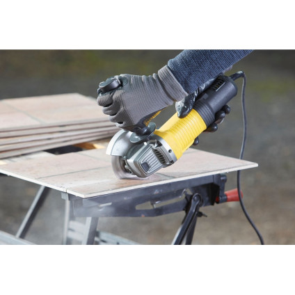 Угловая шлифмашина Stanley FMEG210