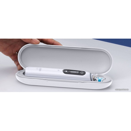 Электрическая зубная щетка Oral-B iO 7 (черный)