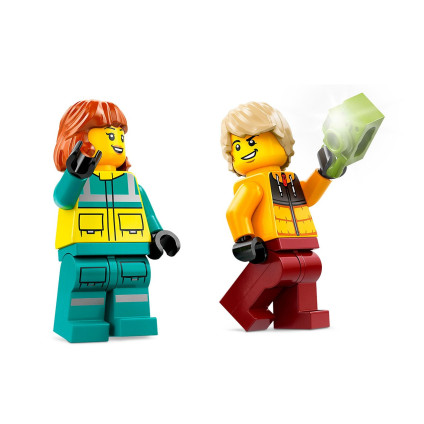 Конструктор LEGO City 60403 Скорая помощь и сноубордист