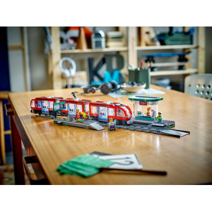 Конструктор LEGO City 60423 Трамвай и станция в центре города