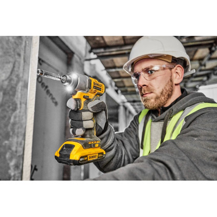 Винтоверт DeWalt DCF840D2T (с 2-мя АКБ, кейс)