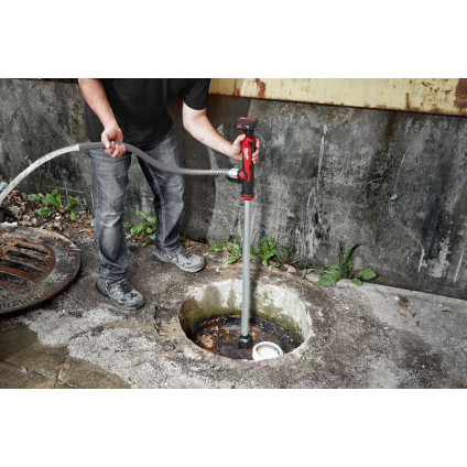 Садовый насос Milwaukee M12 BSWP-0 (без АКБ)