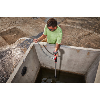 Садовый насос Milwaukee M12 BSWP-0 (без АКБ)