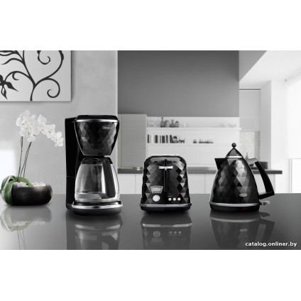 Электрический чайник DeLonghi KBJ 2001.BK