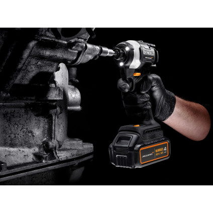 DeWalt DCK200MM2T (шуруповерт, винтоверт, 2 АКБ, кейс)