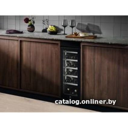 Винный шкаф Electrolux EWUS018B7B