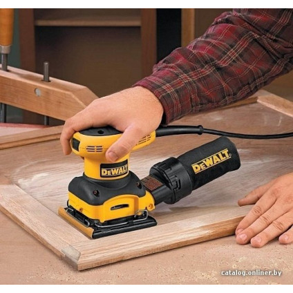 Виброшлифмашина DeWalt DWE6411