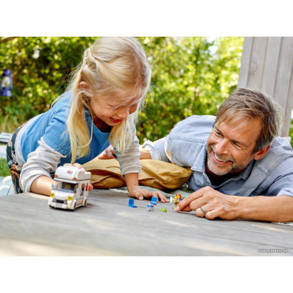 Конструктор LEGO City 60283 Отпуск в доме на колёсах