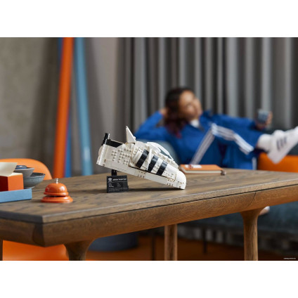Конструктор LEGO 10282 Кроссовки adidas Originals Superstar