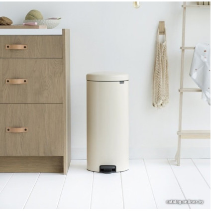 Мусорное ведро Brabantia Pedal Bin NewIcon 30 л (миндальный)