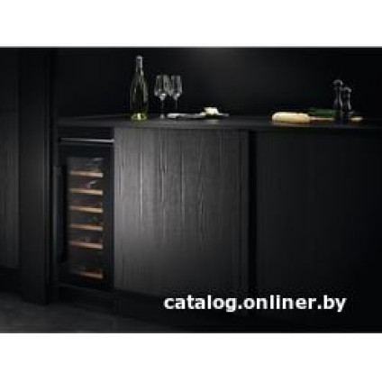 Винный шкаф AEG AWUS020B5B
