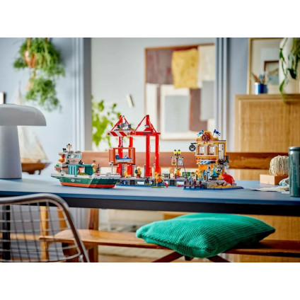 Конструктор LEGO City 60422 Морской порт с грузовым судном