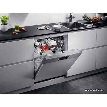 Встраиваемая посудомоечная машина AEG FES5368XZM