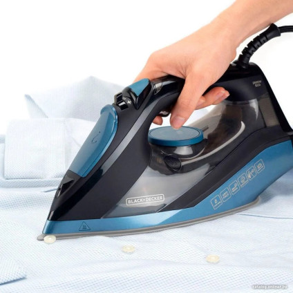 Утюг Black & Decker BXIR2801E