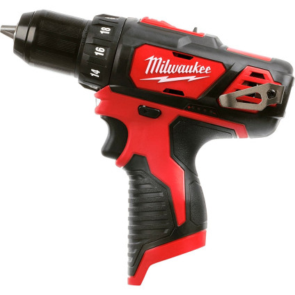 Milwaukee M12 M12BPP4A-202B 4933441240 (шуруповерт, винтоверт, фонарик, сабельная пила, 2 АКБ, сумка)