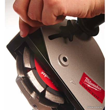 Штроборез Milwaukee WCE 30 [4933383855]