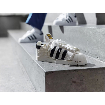 Конструктор LEGO 10282 Кроссовки adidas Originals Superstar
