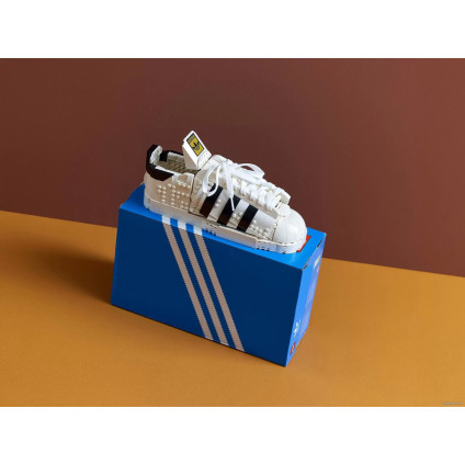 Конструктор LEGO 10282 Кроссовки adidas Originals Superstar