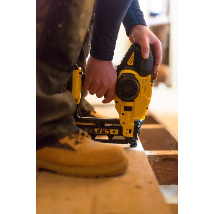 Гвоздезабиватель Stanley FMC792B (без АКБ)