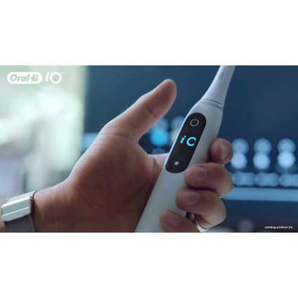 Электрическая зубная щетка Oral-B iO 7 (черный)