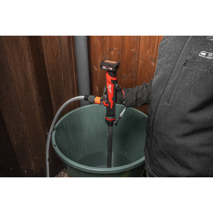 Садовый насос Milwaukee M12 BSWP-0 (без АКБ)