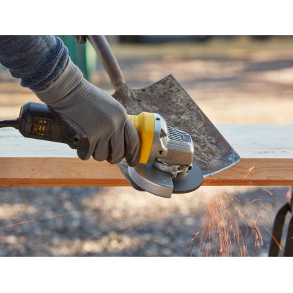 Угловая шлифмашина Stanley FMEG210