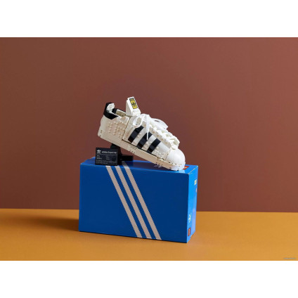 Конструктор LEGO 10282 Кроссовки adidas Originals Superstar