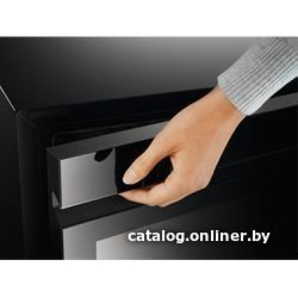 Винный шкаф Electrolux EWUS018B7B