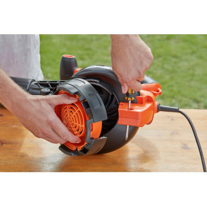 Ручная воздуходувка Black & Decker BEBLV300-QS