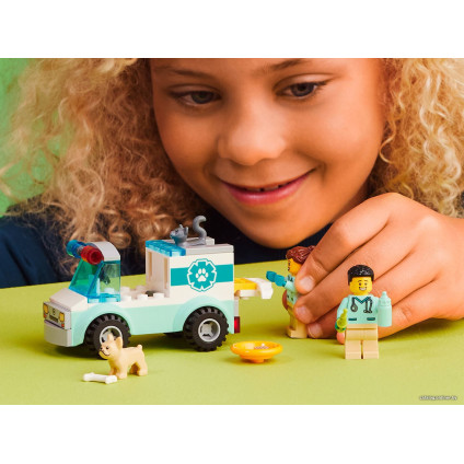 Конструктор LEGO City 60382 Ветеринарный фургон