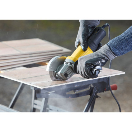 Угловая шлифмашина Stanley FMEG210