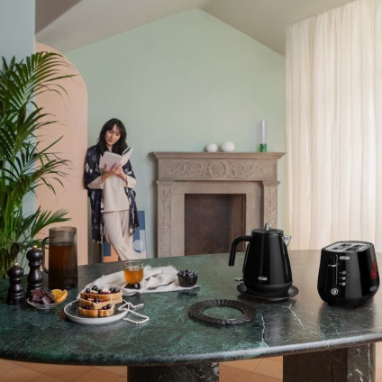 Электрический чайник DeLonghi Eclettica KBY2001.BK