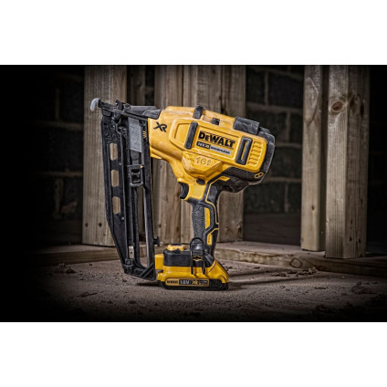 Гвоздезабиватель DeWalt DCN660D2 (с 2-мя АКБ, кейс)