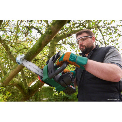 Аккумуляторная пила Bosch UniversalChain 18 06008B8000 (с АКБ)