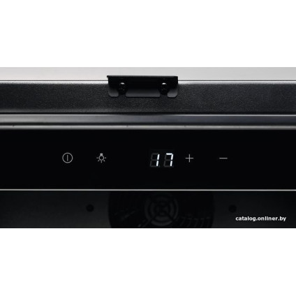 Винный шкаф Electrolux EWUS052B5B