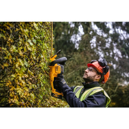 Кусторез DeWalt DCMHT563N-XJ (без АКБ)