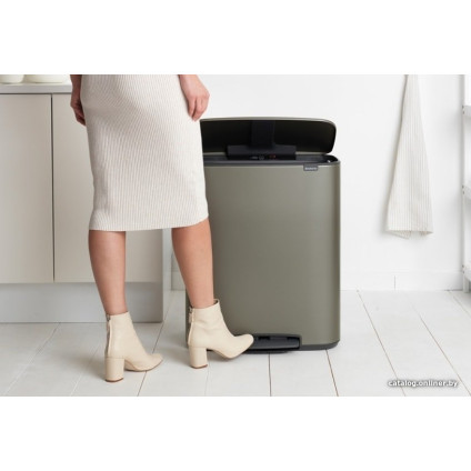 Мусорное ведро Brabantia Bo Pedal Bin 60 л (платиновый)