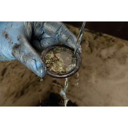 Шприц для смазки DeWalt DCGG571M1 (с 1-им АКБ, кейс)