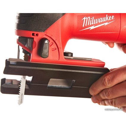 Электролобзик Milwaukee JS 120 X [4933381680]