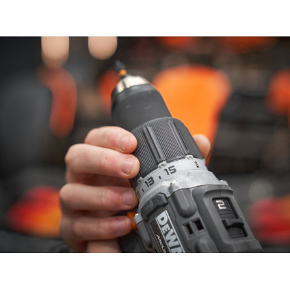 DeWalt DCK200MM2T (шуруповерт, винтоверт, 2 АКБ, кейс)