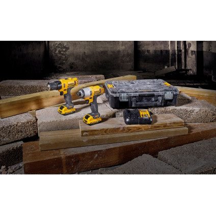 DeWalt DCK211D2T (шуруповерт, винтоверт, 2 АКБ, кейс)